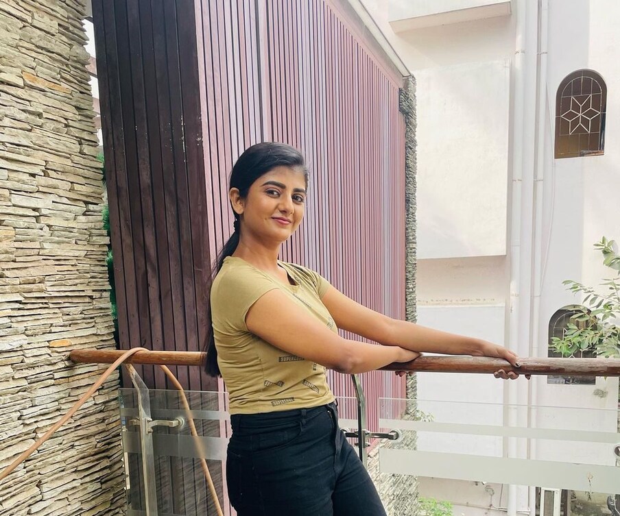  గాబ్రియెల్లా 'కిష్టీయ నక్షత్రం 3', 'వన్ డే ఇన్ చెన్నై' చిత్రాల్లో నటించింది. (image credit - instagram - gabriellacharlton_)