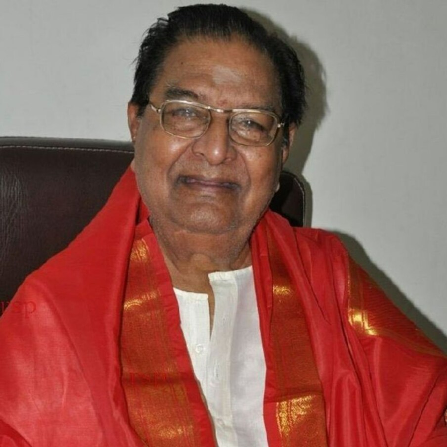  నవరస నటనా సార్వభౌముడు కైకాల సత్యనారాయణ ఇక లేరు. కొంత కాలంగా అనారోగ్య సమస్యలతో బాధపడుతున్న ఆయన..శుక్రవారం ఉదయం హైదరాబాద్‌లోని తన నివాసంలో కన్నుమూశారు. 87 ఏళ్ల వయసులో ఆయన తుది శ్వాస విడిచారు.