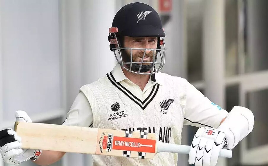  కేన్ విలియమ్సన్, ఇష్ సోథీ ఏడో వికెట్ కు 159 పరుగుల భారీ భాగస్వామ్యాన్ని నెలకొల్పారు. ఇక, పాక్ బౌలర్లలో అబ్రర్ అహ్మద్ ఐదు వికెట్లు పడగొట్టాడు. నౌమన్ అలీ మూడు వికెట్లు దక్కించుకున్నాడు. మహ్మద్ వసీం జూనియర్ ఒక వికెట్ తీశాడు.