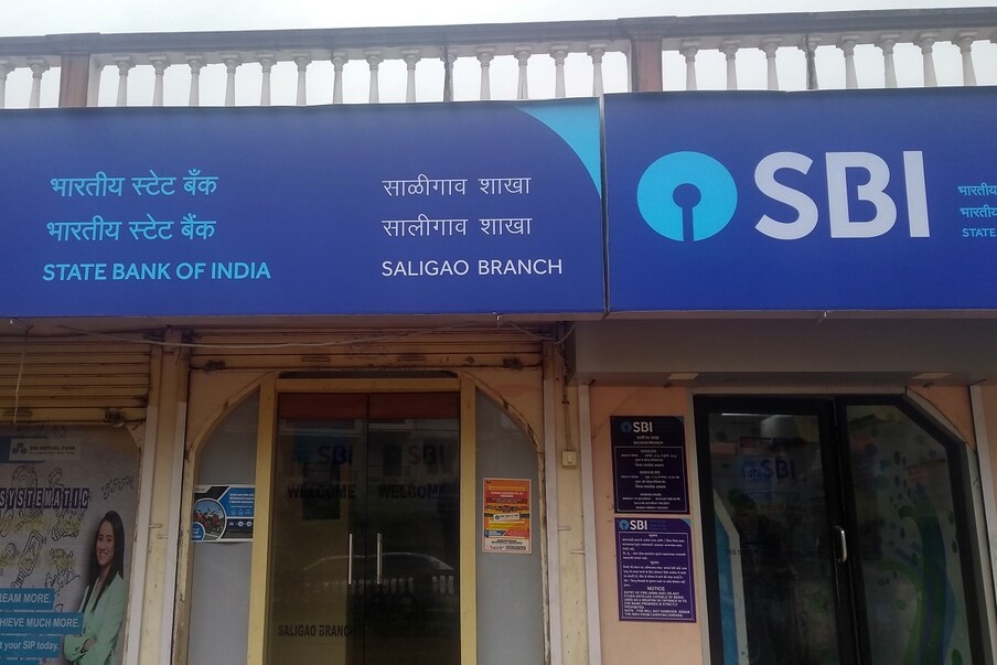  1. స్టేట్ బ్యాంక్ ఆఫ్ ఇండియా (SBI) హోమ్ లోన్ ఆఫర్స్ ప్రకటించింది. వడ్డీ రేటులో భారీగా తగ్గింపు ప్రకటించింది. అంతేకాదు, ప్రాసెసింగ్ ఫీజ్ కూడా మినహాయించింది. ఎస్‌బీఐ కస్టమర్లు 2023 జనవరి 31 వరకు ఈ ఆఫర్ పొందొచ్చు. ఎస్‌బీఐ ఇప్పటి వరకు రూ.6 లక్షల కోట్లకు పైగా గృహ రుణాలు ఇచ్చింది. (ప్రతీకాత్మక చిత్రం)