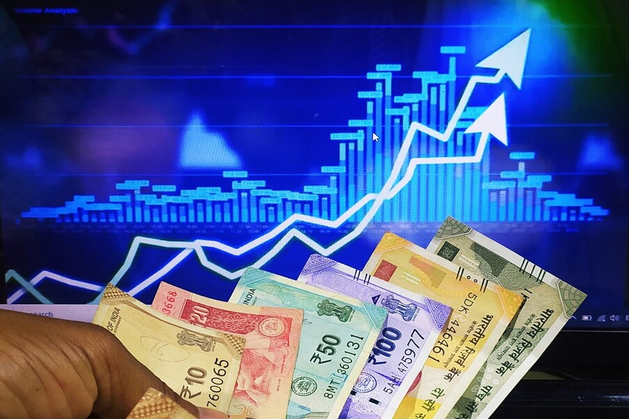  స్టాక్ మార్కెట్‌లో పెట్టుబడి పెట్టడం ఎప్పుడూ రిస్కే. కొన్ని అధిక రిటర్న్స్ ఇస్తే.. మరికొన్ని నష్టాలు మిగుల్చుతాయి. ఇంకొన్ని మాత్రం సామాన్యులను కోటీశ్వరులు చేస్తాయి.