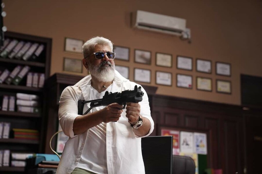  మూడుసార్లు ఫిల్ం ఫేర్ బెస్ట్ యాక్టర్ అవార్డులు పొందిన అజిత్ గురించి చాలామందికి తెలియని మరో విషయం.. ఆయన దేశంలోనే అత్యుత్తమ డ్రైవర్లలో ఒకరు. అజిత్  ఫార్ములా 2 రేసింగ్‌లో డ్రైవర్‌గా కూడా పాల్గొన్నారు. Photo : Twitter