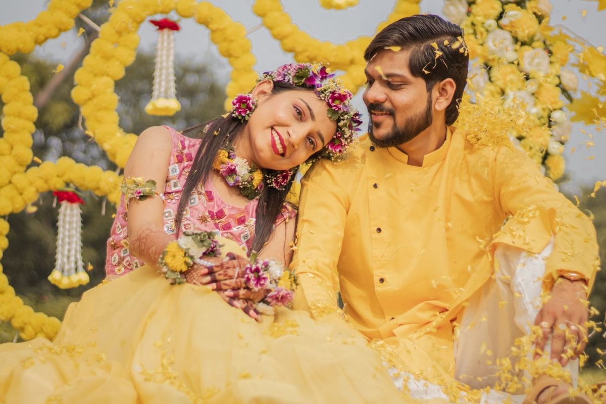 Indian bride and groom posing on their pre-wedding Haldi outfits. | Photo  321022