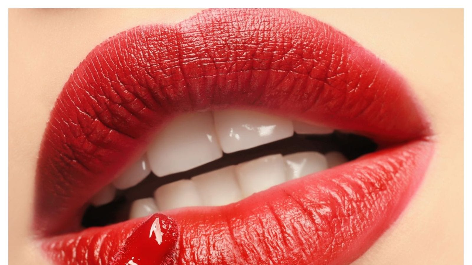 Lipstick side effects లిప్ స్టిక్ ఎక్కువగా వేస్తే పెదాల అందమే కాదు