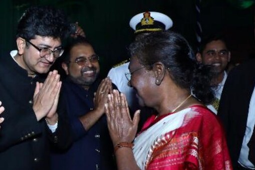 నావికాదళ గీతావిష్కరణ కార్యక్రమంలో రాష్ట్రపతి ద్రౌపది ముర్ము