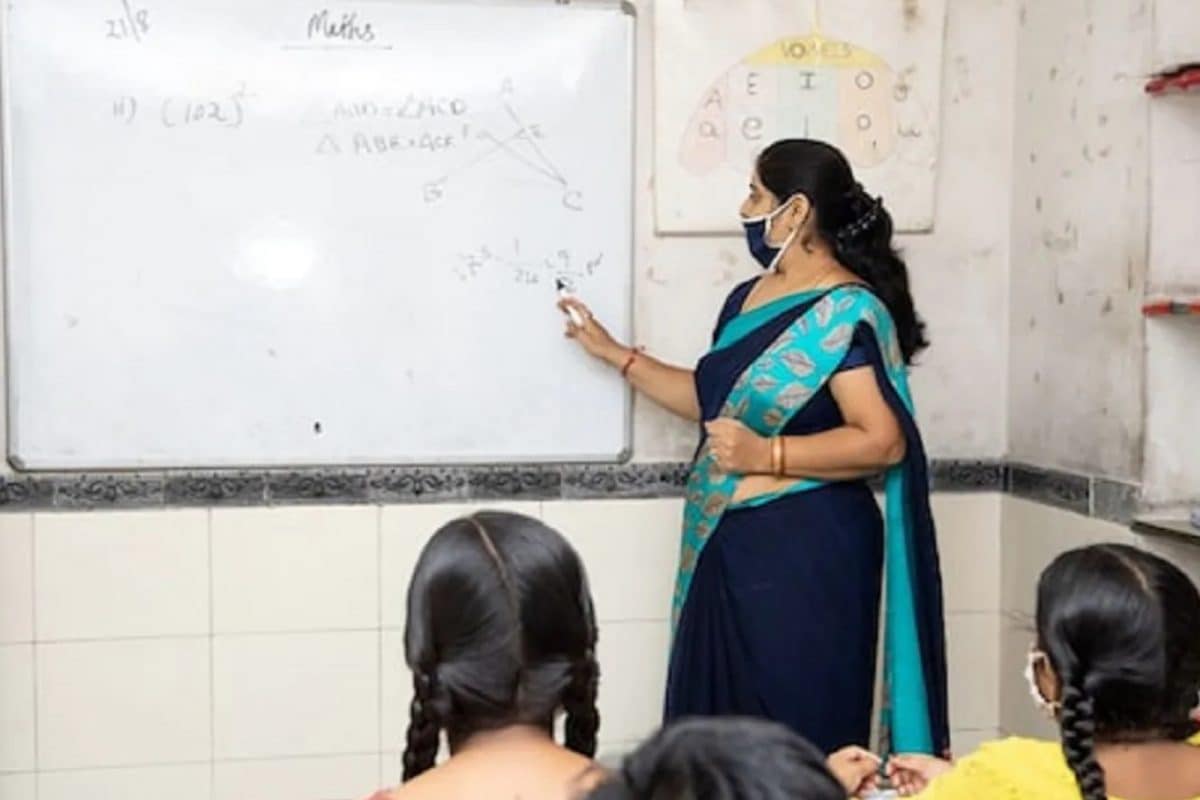 KVS Admission:  2023–24 విద్యా సంవత్సరానికి ఫస్ట్ క్లాస్ అడ్మిషన్ కోసం ఆన్‌లైన్ అప్లికేషన్ ప్రాసెస్‌ను కేంద్రీయ విద్యాలయ సంఘటన్ (KVS) ప్రారంభించింది. మార్చి 27 నుంచి అప్లికేషన్ ప్రాసెస్ ప్రారంభం కానుందని కేవీఎస్ వెల్లడించింది.
