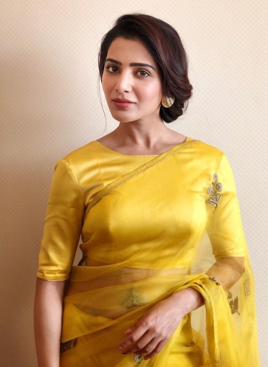  సమంత.. టాలీవుడ్ టాప్ హీరోలతో సినిమాలు చేసి స్టార్ హీరోయిన్‌గా ఎదిగింది. అల్లు అర్జున్ పుష్ప సినిమాలో చేసిన ఒక్క పాటతో దేశ వ్యాప్తంగా ఓ రేంజ్‌లో పాపులర్ అయ్యారు. చెప్పాలంటే కెరీర్ మొత్తంలో చేసిన సినిమాలు ఒక ఎత్తు అయితే.. పుష్ప సినిమాలో చేసిన ఊ అంటావా మరో ఎత్తు. ఆ ఒక్క పాటతో ఆమెకు సూపర్ క్రేజ్ వచ్చింది. కాగా సమంత మరోసారి అలాంటీ పాటలో కనిపించనుందని తెలుస్తోంది. Photo : Twitter