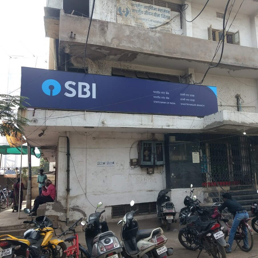  ఎస్‌బీఐ కస్టమర్లు ఎస్‌బీఐ యోనో ద్వారా మైక్ మై ట్రిప్‌లో హాలిడే ప్యాకేజీ బుక్ చేసుకుంటే ఈ బెనిఫిట్ పొందొచ్చు. ఎస్‌బీఐ డెబిట్ కార్డు లేదంటే క్రెడిట్ కార్డు ద్వారా పేమెంట్ చేయొచ్చు. ఇలా చేసిన వారికి భారీ తగ్గింపు లభిస్తిం.