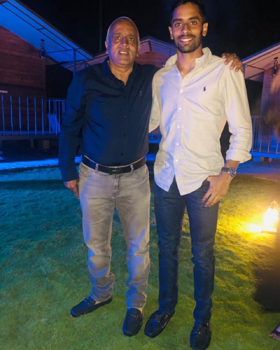  గత కొన్నేళ్లుగా ఈ మైదానంలో బీసీసీఐ తన మ్యాచ్‌లను నిర్వహిస్తోంది. అనేక దేశవాళీ మ్యాచ్‌లు (సీనియర్, జూనియర్, మహిళల ) ఇందులో నిర్వహించబడుతున్నాయి. అయితే ఇంతకు ముందు ఎప్పుడూ స్టేడియం యజమాని స్వయంగా ఫస్ట్-క్లాస్ మ్యాచ్ ఆడలేదు. కానీ, ఇప్పుడు ఆ ఘనత సాధించాడు అభిమన్యు .(Abhimanyu Easwaran/Instagram)