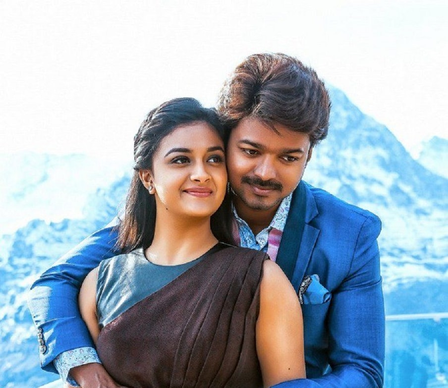  గత కొన్నిరోజులుగా కీర్తి పెళ్లి వార్త నెట్టింట సంచలనాన్ని సృష్టిస్తోంది. మొన్నటి నుంచి కోలీవుడ్ స్టార్ హీరో విజయ్ తో కీర్తి ఎఫైర్ నడుపుతోందని, త్వరలో వీరిద్దరూ పెళ్లి చేసుకొంటున్నారని పుకార్లు షికార్లు చేస్తున్నాయి. కీర్తి, విజయ్ ఫోటోలను పక్కపక్కన పెట్టి ట్రోల్స్ చేస్తున్నారు.