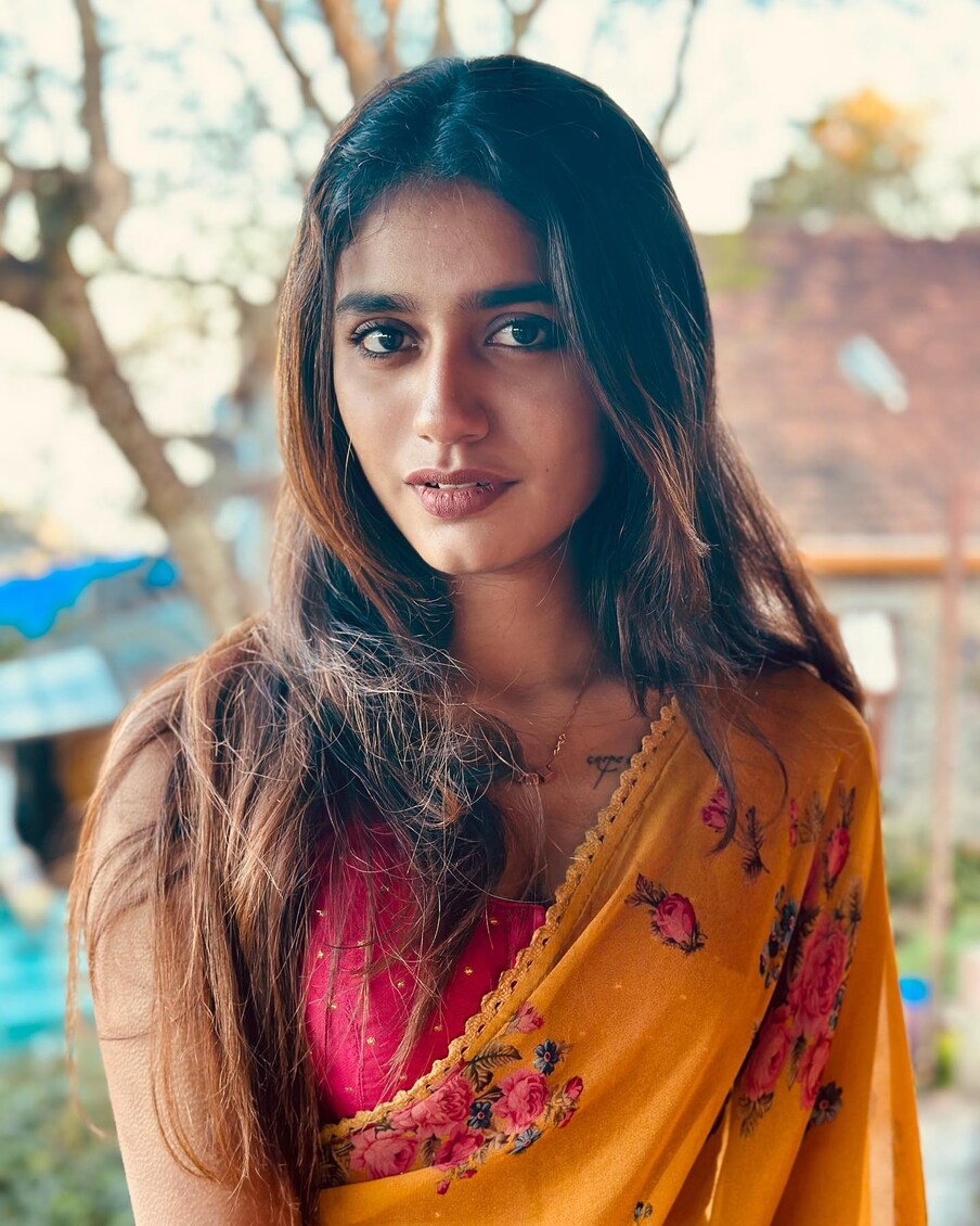  ఒరు అదార్ లవ్ తర్వాత కూడా ప్రియా నటించిన సినిమాలు పెద్దగా సక్సెస్ అందుకోలేదు. అయితే నేం.. అవేమి పట్టించుకోకుండా.. ఇక ఇప్పుడు అందాలను అలా కెమెరాకు వదిలేసి.. హాయిగా గ్లామర్ షో చేస్తూ వార్తల్లో ఉంటోంది ఈ ముద్దుగుమ్మ.