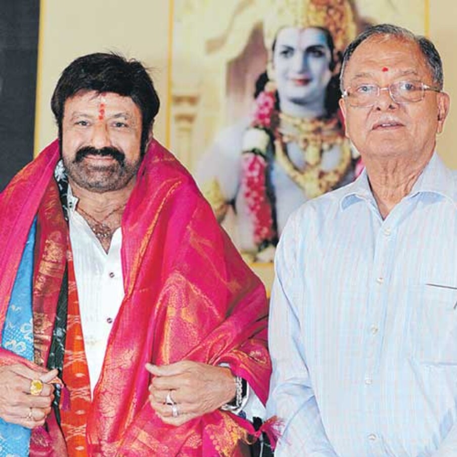  తాజాగా బాలయ్య.. ఎల్. వి. ప్రసాద్ పురస్కారం స్వీకరించారు. ఈ మంగళవారం ఎల్.వి.ప్రసాద్116వ జయంతి సందర్భంగా ఆకృతి సంస్ధ ఆధ్వర్యంలో 2023 యేడాదికి గాను ఈ అవార్డును బాలయ్యకు అందజేసారు.