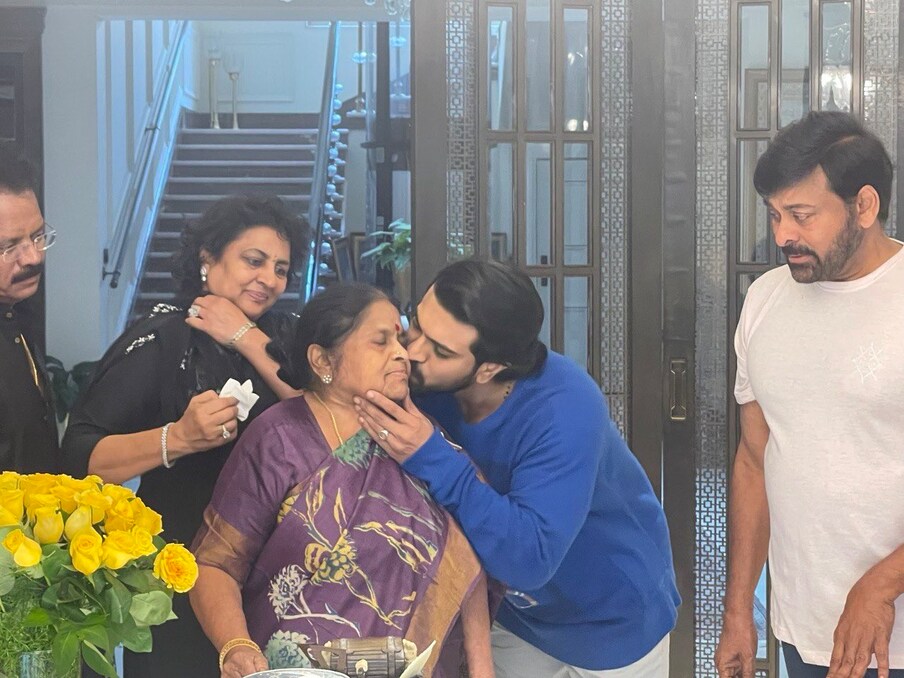  ఇక మెగాస్టార్ చిరంజీవి తాజాగా వాల్తేరు వీరయ్య సినిమాతో సంక్రాంతి బరిలో బ్లాక్ బస్టర్ అందుకున్నారు. దాదాపు 67 యేళ్ల వయసులో చిరంజీవిలో ఎనర్జీ లెవల్స్ ఏమాత్రం తగ్గలేదని మరోసారి ఈ సినిమాతో ప్రూవ్ అయింది.ఈ సినిమా దాదాపు రూ. 200 కోట్లకు పైగా వసూళ్లను సాధించింది. మెగాస్టార్ ఇంట్లో జరిగిన అంజనా దేవి పుట్టినరోజు వేడుకలకు మెగా బ్రదర్స్‌తో తోబుట్టువులతో  పాటు రామ్ చరణ్ దంపతులు నానమ్మకు పుట్టినరోజు శుభాకాంక్షలు తెలియజేసారు. (Twitter/Photo)