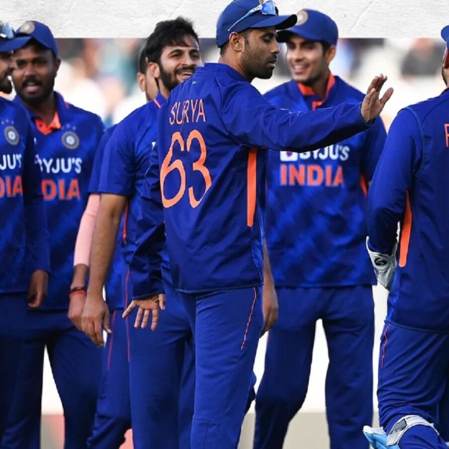  సొంత గడ్డపై న్యూజిలాండ్‌ (New Zealand)తో జరుగుతున్న వన్డే సిరీస్‌లో టీమిండియా (Team India) సత్తా చాటింది. వరుసగా రెండు వన్డేలు గెలిచి, మరో మ్యాచ్ మిగిలి ఉండగానే సిరీస్‌ను 2-0తో సొంతం చేసుకుంది. రాయ్‌పూర్‌లో జరిగిన రెండో వన్డేలో కివీస్‌ను ఎనిమిది వికెట్ల తేడాతో ఓడించింది. ఈ మ్యాచ్‌లో న్యూజిలాండ్‌ను 108 పరుగులకే కట్టడి చేసిన ఇండియా.. టార్గెట్‌ను ఈజీగా ఛేదించింది.