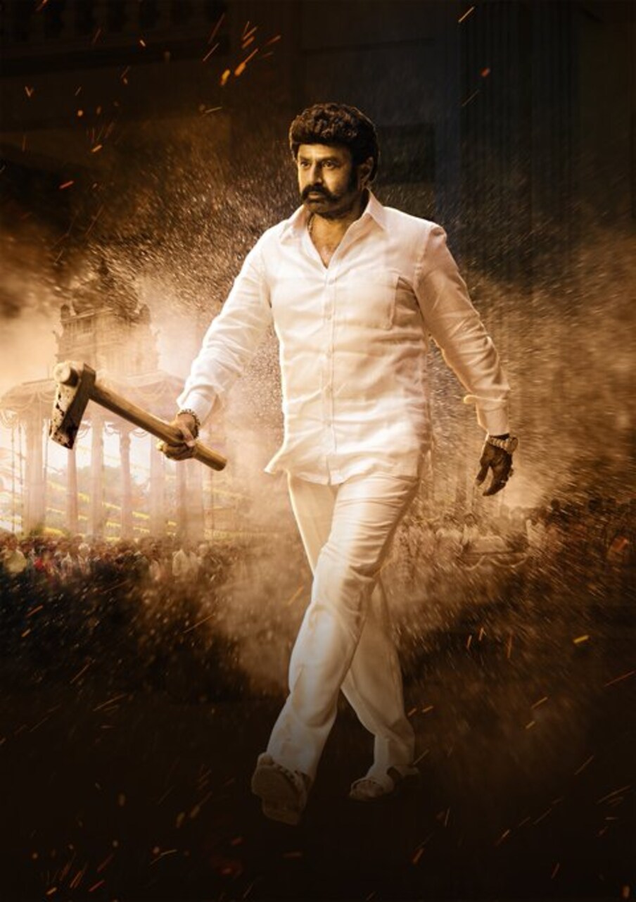  మంచి అంచనాల నడుమ వస్తోన్న ఈ చిత్రంలో బాలయ్య సరసన శృతి హాసన్ (Shruti Haasan) హీరోయిన్‌గా చేస్తోంది. ఇక ప్రమోషన్స్‌లో భాగంగా ఈ సినిమా ట్రైలర్ (Veera Simha Reddy Trailer) విడుదలైంది. ఫ్యాన్స్‌ ఊహించినట్లుగానే ట్రైలర్‌ కేక పెట్టించింది. ఊరమాస్ డైలాగ్స్‌తో పాటు, యాక్షన్ సీన్స్ ఆకట్టుకున్నాయి. ట్రైలర్ విషయానికి వస్తే.. ట్రైలర్‌లో బాలకృష్ణ పవర్ఫుల్ డైలాగ్స్‌తో పాటు భారీ మాస్ యాక్షన్ సీన్స్, ఛేజింగ్ సన్నివేశాలు అదిరాయి.