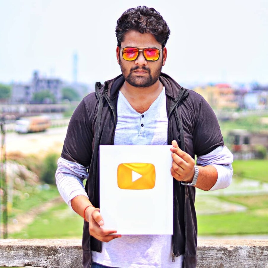  ఎవడబ్బ సొత్తు కాదురా టాలెంట్ అని సినిమా పాటలోని చరణాన్ని తనకు అనుకూలంగా మార్చుకున్నాడు హర్ష్‌ రాజ్‌పూత్. ఔరంగాబాద్‌లోని జసోయా ప్రాంతానికి చెందిన 27ఏళ్ల యువకుడు కామెడీ వీడియోలు చేసి వాటిని యూట్యూబ్‌లో పోస్ట్ చేసి లక్షలు సంపాధించాడు. (Photo:Instagram)