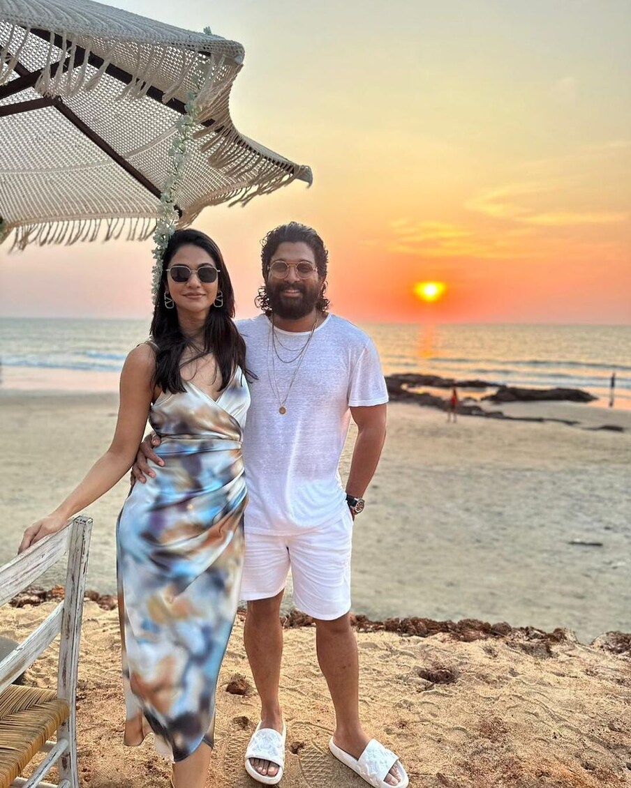 ఐకాన్ హీరో అల్లు అర్జున్ తన వైఫ్ స్నేహారెడ్డితో పాటు ఫ్రెండ్స్‌తో గోవా బీచ్‌లో న్యూఇయర్ పార్టీ అరేంజ్ చేసుకున్నట్లుగా తెలుస్తోంది. ఈ ఫోటోలు, వీడియోల్లో అల్లు అర్జున్‌ తన ఫ్రెండ్స్‌కి ఇష్టం వచ్చింది తినేయండి అని మాట్లాడుతున్న వీడియో కూడా వైరల్ అవుతోంది.(Photo:Instagram)