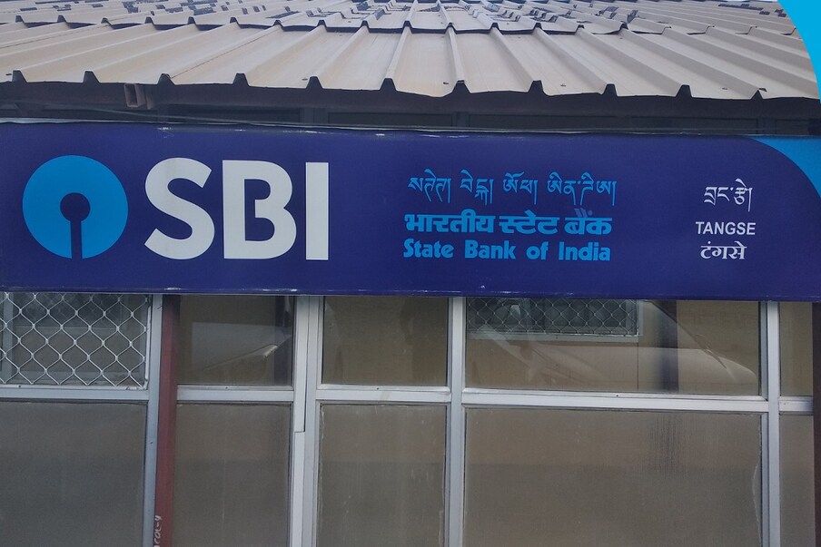 SBI YONO | దేశీ అతిపెద్ద బ్యాంక్ స్టేట్ బ్యాంక్ ఆఫ్ ఇండియాలో (ఎస్‌బీఐ) మీకు అకౌంట్ ఉందా? బ్యాంక్ డెబిట్ కార్డు లేదంటే క్రెడిట్ కార్డు ఉపయోగిస్తూ ఉన్నారా? అయితే మీకు శుభవార్త. మీ కోసం భారీ డిస్కౌంట్ ఆఫర్ అందుబాటులో ఉంది.