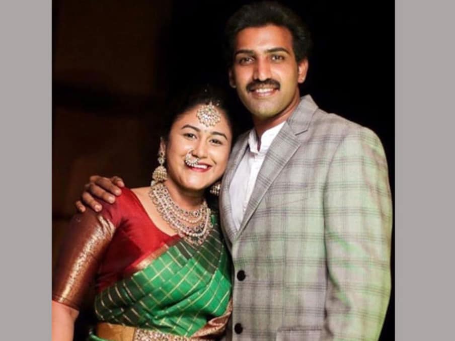  తారక రత్న భార్య అలేఖ్య రెడ్డి అనుమతి తీసుకొన్న వైద్యులు బెటర్ ట్రీట్మెంట్ ఇచ్చే ప్రయత్నాలు చేస్తున్నారు. ఎక్మో పరికరం ద్వారా ఆయనకు చికిత్స అందుతోంది. తాజాగా బయటకొచ్చిన తారకరత్న హెల్త్ బులెటిన్ అందరిలో ఆందోళన నింపింది.