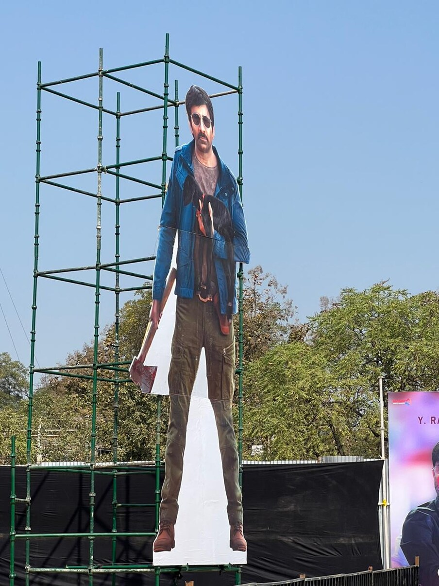  దీంతో ఈ సినిమా చిరంజీవి కెరీర్‌లో అమెరికాలో 2 మిలియన్ అందుకున్న మూడో సినిమాగా రికార్డ్ క్రియేట్ చేయనుంది. ఇంతకు ముందు 2 మిలియన్ అందుకున్న చిరంజీవి ఇతర సినిమాలు సైరా, ఖైదీ నెంబర్ 150లుగా ఉన్నాయి. ఈ సినిమా అక్కడ 2.5 మిలియన్ డాలర్స్‌ను ఇప్పటి వరకు అందుకుంది. త్వరలో 3 మిలియన్ వరకుచేరుకోవచ్చని అంటున్నారు ట్రేడ్ పండితులు.. Photo : Twitter