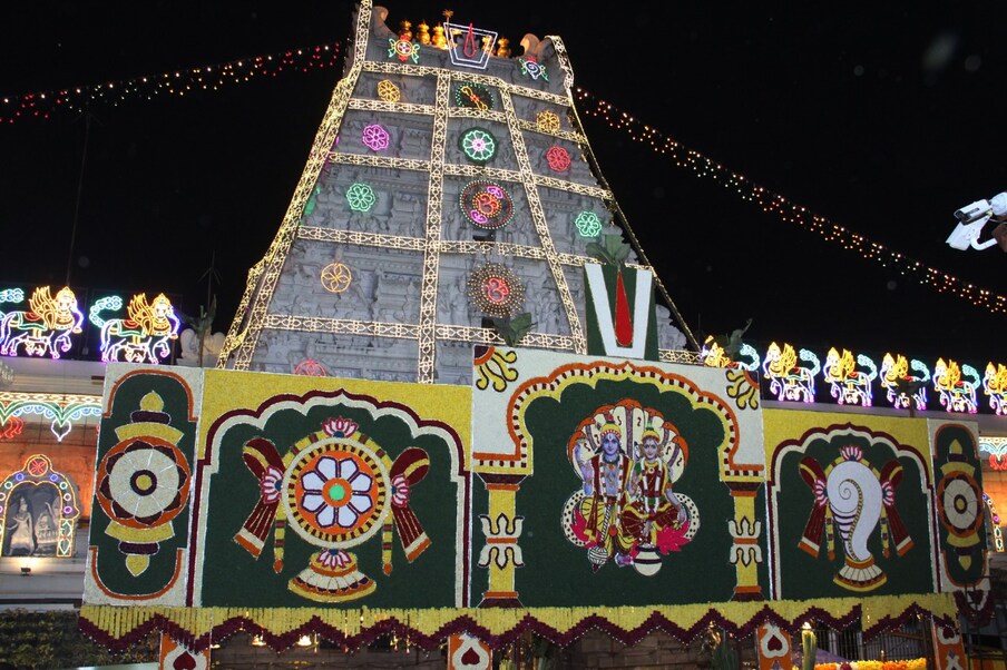  కళ్యాణోత్సవం, ఊంజల్‌సేవ, ఆర్జిత బ్రహ్మోత్సవం, సహస్ర దీపాలంకార సేవా టికెట్లను ఫస్ట్ కమ్ ఫస్ట్ సర్వ్ ప్రాతిపదికన భక్తులు ఆన్‌లైన్‌లో నేరుగా బుక్ చేసుకోవచ్చు. టీటీడీ అధికారిక వెబ్‌సైట్, యాప్‌లో టికెట్లు అందుబాటులో ఉంటాయి. ఫిబ్రవరి 8న మధ్యాహ్నం 12 గంటలకు ఈ టికెట్లను విడుదల చేస్తారు.(ప్రతీకాత్మక చిత్రం)