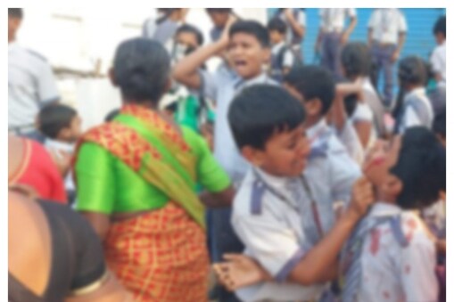 గాయాలతో విద్యార్థులు