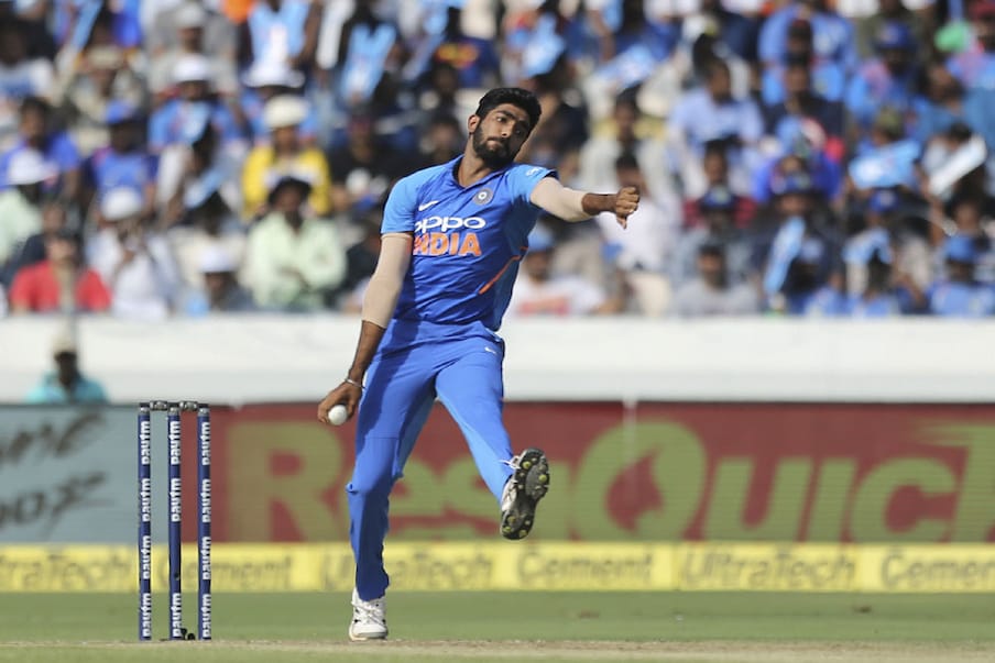  ,[object Object], ఫాస్ట్ బౌలర్ అయిన జస్ప్రీత్ బుమ్రా ఇటీవల కాలంలో వెన్నుముక సమస్యలతో బాధపడుతున్నాడు. అతని ఆరోగ్యం గురించి భారత జట్టు పెద్దగా సమాచారం వెల్లడించకపోవడం గమనార్హం. అతను ముంబై ఇండియన్స్ తరఫున IPL 2023లో కంబ్యాక్ ఇవ్వవచ్చు. భారత జట్టుకు అతడు ఆరోగ్యంగా ఉండాల్సిన అవసరం ఉంది. ఒకవేళ ఐపీఎల్‌లో ఆడితే అతని ఫిట్నెస్ క్లోజ్‌గా మానిటర్ చేసే అవకాశం ఎక్కువ.