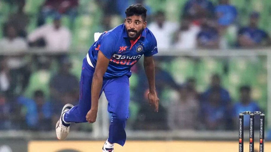 నిజానికి తనకు జరిగిన అవమానాలకు సిరాజ్‌ చాలా బాధ పడ్డాడట..! ఈ విషయాన్ని అతనే స్వయంగా పలుమార్లు చెప్పుకున్నాడు. తండ్రి లాగా ఆటో న‌డుపుకోవాలంటూ సిరాజ్‌ని ఎగతాళి చేశారు కూడా. ఆటోవాలా అంటూ సోషల్‌మీడియాలో చాలా మంది ఓవరాక్షన్‌ కూడా చేశారు. అయితే ఆ విమ‌ర్శ‌లే సిరాజ్‌లో ప‌ట్టుద‌లను పెంచాయి. ప్రపంచ టాప్‌ బౌలర్‌గా ఎదిగేలా కసిని పెంచాయి.