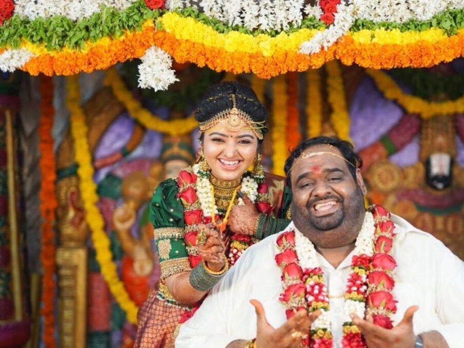  కోలీవుడ్ సెలబ్రిటీ జంట మహాలక్ష్మీ, రవిందర్ నిత్యం వార్తాల్లో నిలుస్తుంటారు. ఈ జంట తమకు సంబంధించిన చిన్న చిన్న విషయాల్ని కూడా సోషల్ మీడియాలో షేర్ చేస్తూ ఉంటారు.