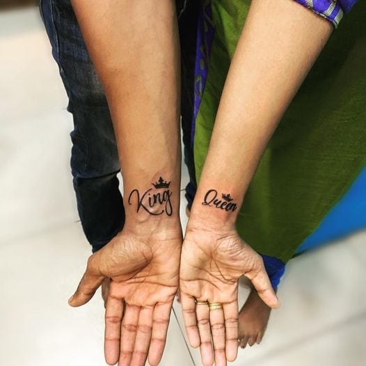 అన్నాడీఎంకేకు విశాల్ దగ్గరవుతున్నారా..? ఛాతిపై ఎంజీఆర్ టాటూ | MGR tattoo on  Kollywood hero Vishal's chest