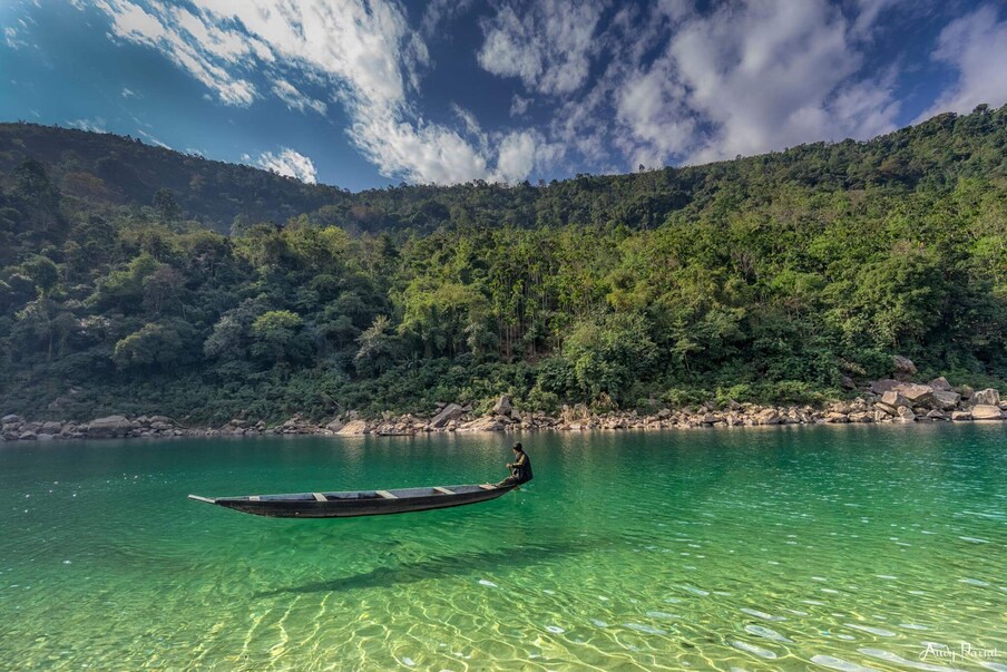  Douki (Meghalaya) : మేఘాలయలోని దౌకి అనేది ఆఫ్‌బీట్ రొమాంటిక్ గేట్‌వే కోసం వెతుకుతున్న జంటలకి సరైన స్పాట్. ఇది చాలా అందమైన సహజ దృశ్యాలతో నిండి ఉన్న పట్టణం.