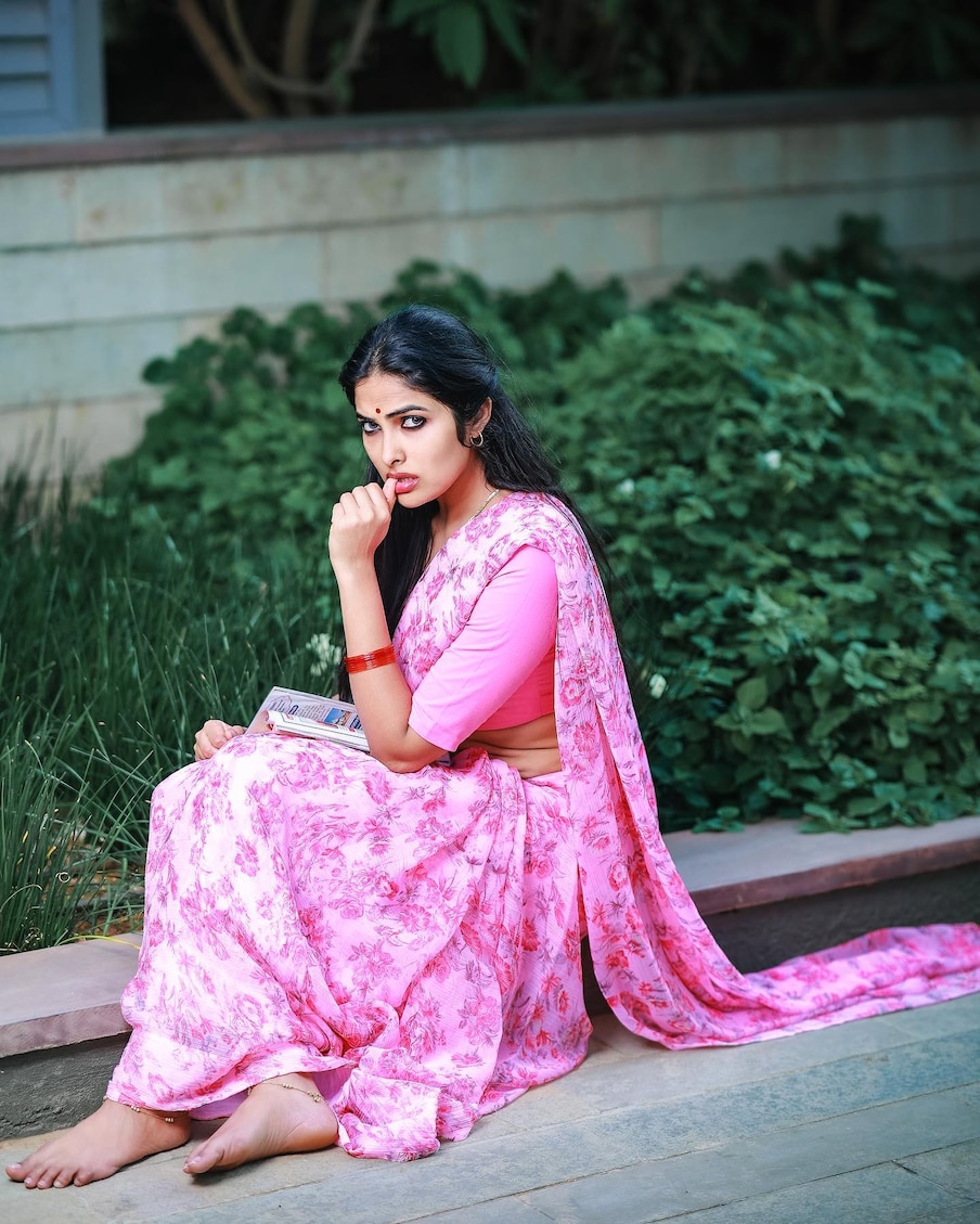  మోడలింగ్ రంగం నుంచి సినిమా ఇండస్ట్రీలో అడుగుపెట్టి తనకంటూ స్పెషల్ ఇమేజ్ క్రియేట్ చేసుకుంది యాక్టర్ దివి వాద్యా. మొదట లెట్స్ గో, సీన్ నెంబర్ 72 సహా ఎన్నో చిత్రాల్లో హీరోయిన్‌గా నటించినా రాణి గుర్తింపు బిగ్ బాస్ ద్వారా తెచ్చుకుంది దివి.