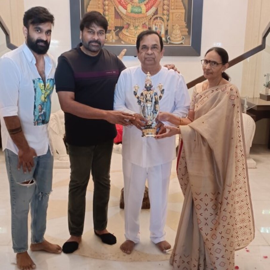  Brahmanandam | బ్రహ్మానందం ఈ పేరు తెలియని తెలుగు ప్రేక్షకులు ఎవరు ఉండరు. తన హాస్యంతో తెలుగువారిని అలరించిన బ్రహ్మి ఈరోజు 67వ పడిలోకి అడుగుపెట్టారు. బ్రహ్మానందం కామెడీ టైమింగ్‌తో కొన్ని సంవత్సరాలు తెలుగు ఇండస్ట్రీని ఓ ఊపు ఊపారు. ఈయన పుట్టినరోజు సందర్భంగా మెగాస్టార్ చిరంజీవి స్వయంగా ఆయన ఇంటికి వెళ్లి పుష్పగుచ్చంతో పాటు శ్రీవారి విగ్రహాన్ని ఇచ్చి స్పెషల్‌గా  శుభాకాంక్షలు తెలియజేసారు. (Twitter/Photo)