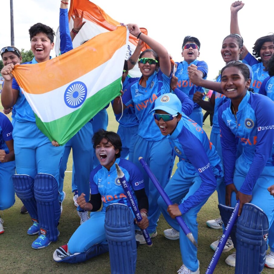  ఇటీవలె ముగిసిన మహిళల అండర్ 19 ప్రపంచకప్ (Women's U-19 T20 World Cup)లో తెలంగాణ అమ్మాయి, భద్రాచలం ముద్దుబిడ్డ గొంగడి త్రిష (Gongadi Trisha) మెరిసిన సంగతి తెలిసిందే. ఇంగ్లండ్ (England)తో జరిగిన ఫైనల్లో త్రిష మూడు ఫోర్ల సహాయంతో 24 పరుగులు చేసి టాప్ స్కోరర్ గా నిలిచింది. టీమిండియా విశ్వవిజేతగా నిలవడంలో కీలక పాత్ర పోషించింది.