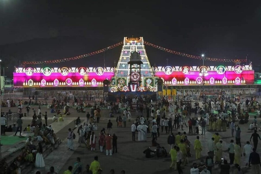  ఏప్రిల్ నెల రూ.300 ప్రత్యేక ప్రవేశదర్శనం టికెట్లను.. ఈ నెల 27న ఉదయం 11గంటలకు ఆన్‌లైన్‌లో విడుదల చేస్తామని టీటీడీ ప్రకటించింది. భక్తులు టీటీడీ అధికారిక వెబ్‌సైట్‌, యాప్‌ ద్వారా బుక్‌చేసుకోవాలని తెలిపింది. (ప్రతీకాత్మక చిత్రం)