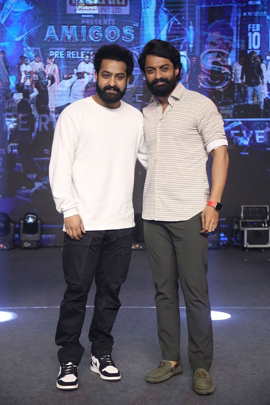  ఇక అమిగోస్ విషయానికి  వస్తే.. ఫిబ్రవరి 10న (Kalyan Ram Amigos Release date ) గ్రాండ్‌గా విడుదలవుతోన్న ఈ చిత్రానికి సంబంధించిన తాజాగా  సెన్సార్ కార్యక్రమాలను పూర్తి అయ్యాయి (Kalyan Ram Amigos censor) . ఈ సినిమా యూ/ఏ సర్టిఫికెట్‌ను పొందింది. ఇక రన్ టైమ్‌ విషయానికి వస్తే.. ఈ చిత్రం 139 నిమిషాల నిడివి కలిగి ఉంది. ఈ చిత్ర ప్రీరిలీజ్ ఈవెంట్’కు ఎన్టీఆర్ హాజరై హంగామా చేసిన సంగతి తెలిసిందే.  Photo : Twitter