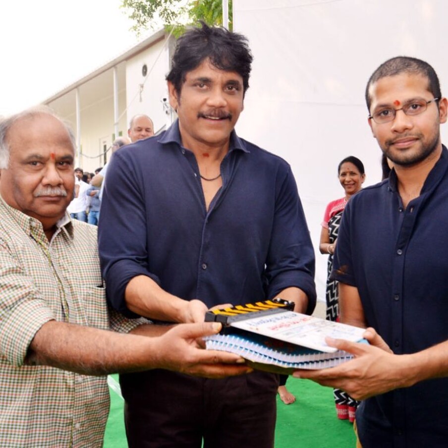  డైరెక్టర్ వెంకీ అట్లూరి వెడ్డింగ్ సెలబ్రేషన్స్‌కి హీరో నితిన్, కీర్తి సురేష్‌తో పాటు మరో యువ దర్శకుడు వెంకీ కుడుములతో పాటు మరికొందరు టాలీవుడ్ సెలబ్రిటీలు హాజరయ్యారు. (Photo:Twitter)