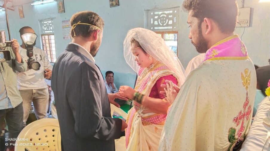  ఆదిలాబాద్ జిల్లా చింతగూడ గ్రామానికి చెందిన రవికుమార్ ప్రేమ వివాహం కేథరిన్‌తో చింతగూడలోని చర్చిలో క్రైస్తవ మతపెద్దలు, బంధు, మిత్రుల సమక్షంలో గ్రాండ్‌గా జరిపింది. ఈ వివాహానికి అమ్మాయి తరపున ఆమె సోదరుడు మాత్రమే హాజరయ్యాడు.
