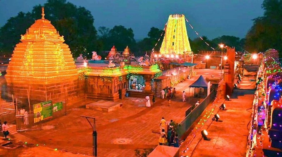  ఈసారి ఫిబ్రవరి 11 నుంచి 21 వరకు మహాశివరాత్రి బ్రహోత్సవాలను నిర్వహించేదుకు ముహుర్తం ఖరారు చేశారు. ఇందుకోసం అధికారులు విస్తృతంగా ఏర్పాట్లు చేశారు. శివరాత్రి బ్రహ్మోత్సవాల రోజుల్లో.. ఆలయ దర్శన విధానాల్లో కీలక మార్పులు చేసినట్లు అధికారులు తెలిపారు.