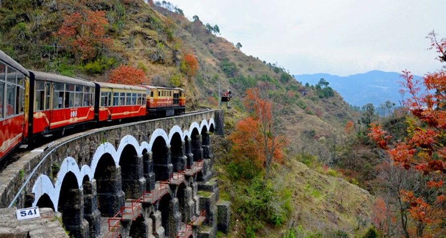  Kalka Shimla toy train : ఈ ఫిబ్రవరిలో అందమైన రొమాంటిక్ ట్రిప్ కోసం మీ భాగస్వామితో కలిసి.. కల్కా - సిమ్లా మధ్య నడిచే రైలులో ప్రయాణించి ఆస్వాదించండి.