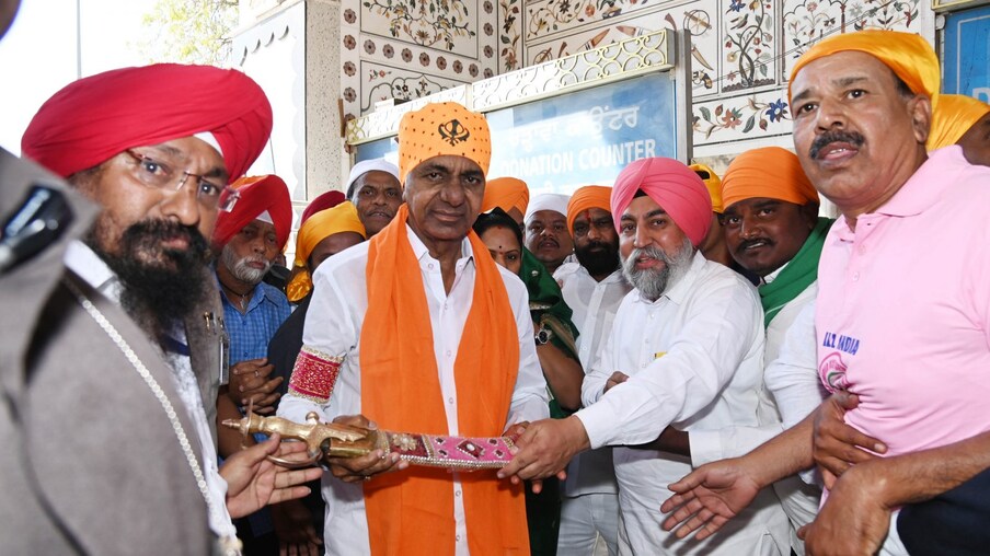  వ్యాపారం తమ విధానం కాదని కేంద్రం చెబుతున్నదని.. ప్రభుత్వం ఎందుకు వ్యాపారం చేయకూడదని ప్రశ్నించారు. దేశంలో 360 టన్నుల బొగ్గు నిల్వలు ఉన్నాయని, మన దేశంలో బొగ్గు నిల్వలతో 125 సంవత్సరాల పాటు దేశమంతా విద్యుత్‌ ఇవ్వొచ్చన్నారు.