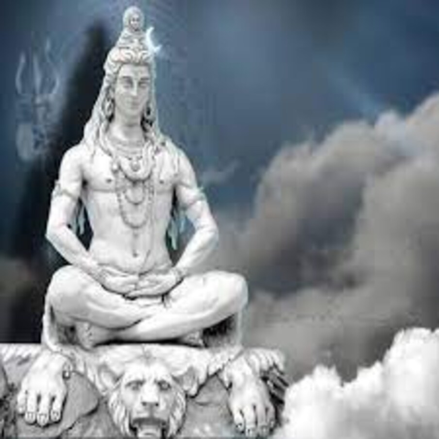  ఉదయాన్నే లేచి స్నానం చేసి శివాలయాలకు వెళ్లి అక్కడశివునికి (Lord shiva) పూజలు చేయడం ఆనవాయితీ. ఇంటికి వచ్చిన తర్వాత కూడా ఆ రోజంతా పరమశివుని పూజలో ఉపవాసం ఉండడం చాలా మందిని చూశాం. అంటే కొందరు పండుగ రోజు ఉదయం ప్రారంభించే ఉపవాసాన్ని పాటిస్తే, మరికొందరు మరుసటి రోజు ఉపవాసాన్ని కొనసాగించి సాయంత్రం పూర్తి చేస్తారు. ఈ సంవత్సరం మహా శివరాత్రి పండుగను  ఫిబ్రవరి 18వ తేదీన జరుపుకోనున్నారు.