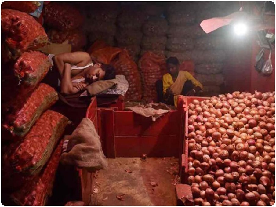 The total cost for the machinery may be Rs.3-4 lakhs. 1 lakh for raw material, working capital will be Rs.1 lakh to 1.5 lakh. You can start this business with a total of Rs.6 lakhs. Khadi, you can get financial help through Village Industries Commission.