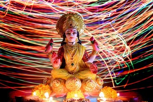శుక్రవారం నాడు లక్ష్మీదేవిని ఇలా పూజించండి.. అమ్మ దయతో ఏ కష్టమూ మీ దరిచేరదు..