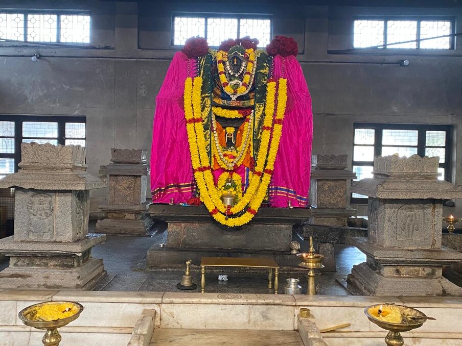  ఇక అవి హాని చేసేవి కూడా కాకపోవడం వలన ఎవరూ వాటి గురించి పెద్దగా పట్టించుకోరు. అయితే కొన్నిసార్లు అనుకోకుండా బల్లిని చంపేస్తుంటాం.. తెలిసో తెలియకో.. బల్లిన చంపిన వాళ్లు ఉన్నారు..అయితే జ్యోతిష్య శాస్త్రంలో బల్లి దోష నివారణకు పరిష్కారముందని మీకు తెలుసా..?