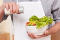 Salt : రుచి పెరుగుతుందని పెరుగు, సలాడ్స్ లో ఉప్పు వేస్తున్నారా..? అయితే భారీ నష్టమే!