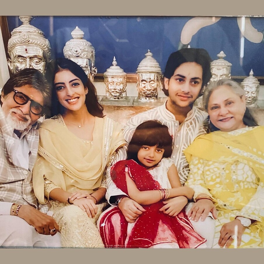  బాలీవుడ్ బాద్షా షారుక్ ఖాన్... బిగ్ బీ అమితాబ్ బచ్చన్ కుటుంబం బాలీవుడ్‌లోనే అది పెద్ద కుటుంబాలు. ఈ రెండు కుటుంబాలకు చెందిన యువ తరం ఇప్పుడు సినిమా రంగంలోకి అడుగుపెట్టింది. బచ్చన్ కుటుంబంలోని 2వ తరం తర్వాత ఇప్పుడు 3వ తరం కూడా చిత్ర పరిశ్రమలోకి అడుగుపెట్టింది.