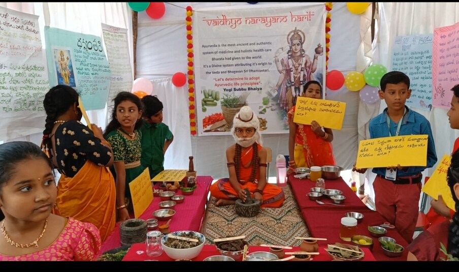  అన్ని మతాల ఆధ్యాత్మిక, భక్తి కార్యక్రమాలను ప్రోత్సహించేందుకు కరీంనగర్‌లోని మంకమ్మతోటలోని పరమిత ఉన్నత పాఠశాలలో విద్యార్థులకు మానవతా విలువలను పెంపొందించేందుకు 'ధర్మం- పవిత్ర సత్సంగం' అనే కార్యక్రమం నిర్వహించారు.