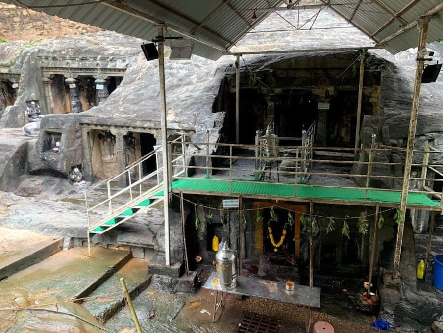  ప్రసిద్ధిగాంచిన శైవ క్షేత్రాలలో   జిల్లా లో వెలసిన భైరవకోన శైవక్షేత్రం ఒకటి. సిఎస్పురం మండలం కొత్తపల్లి గ్రామ సమీపం భైరవకోనలో వెలసిన ఈ శైవక్షేత్రం లో ఎన్నో వింతలు,  విశేషాలు భక్తులను భక్తి తన్మయత్వానికి గురి చేస్తుంటాయి. 