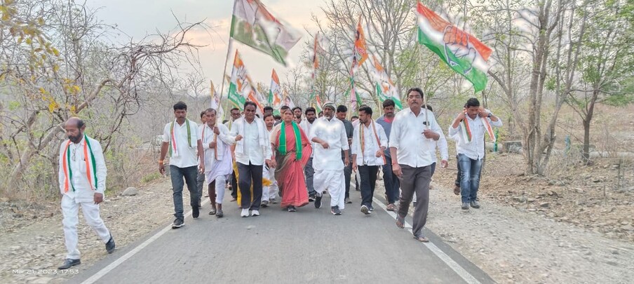  తెలంగాణ రాష్ట్రాన్ని తెచ్చుకుందే ఆత్మగౌరవం కోసమని, గిరిజనులను అడవుల నుండి వెళ్ల గొట్టి వారి ఆత్మగౌరవానికి భంగం కలిగిస్తే మాత్రం చూస్తూ ఊరుకోమని సీఎల్సీ నేత భట్టి విక్రమార్క స్పష్టం చేశారు. ప్రజా సమస్యల పరిష్కారం కోసం చేపట్టిన పీపుల్స్ మార్చ్ పోరు యాత్రలో భాగంగా ఆరవ రోజైన మంగళవారం కొమురంభీం ఆసిఫాబాద్ జిల్లా జైనూర్ మండలంలో కొనసాగింది.